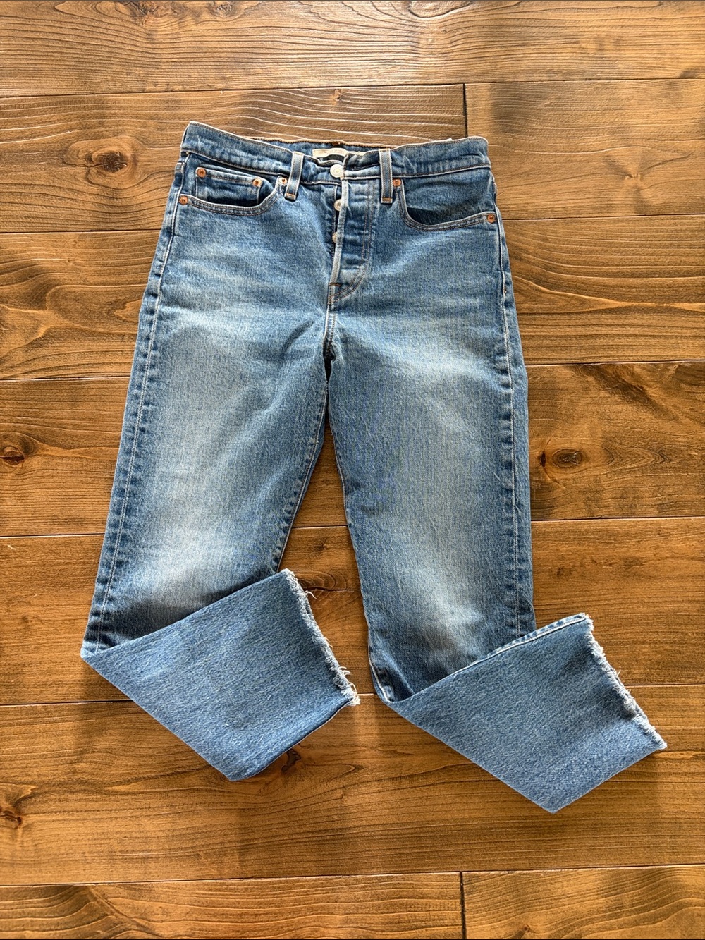 Levi’s Premium Wedgie Straight - Button fly Jeans with Raw Hem